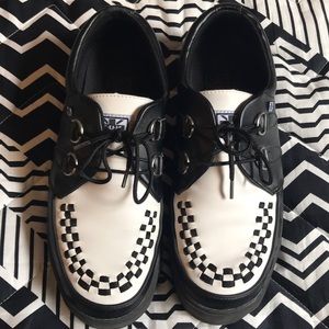 TUK Black & White D-Ring Leather Sneaker